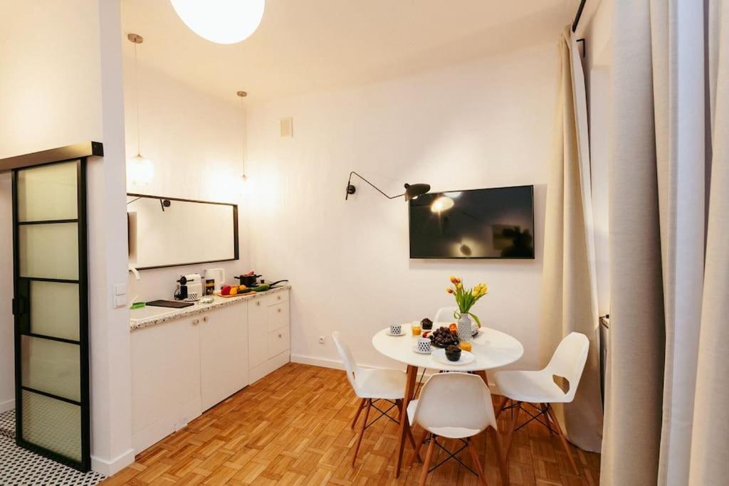 Charming Apartment Next To The Old Town! Varşovia Exterior foto